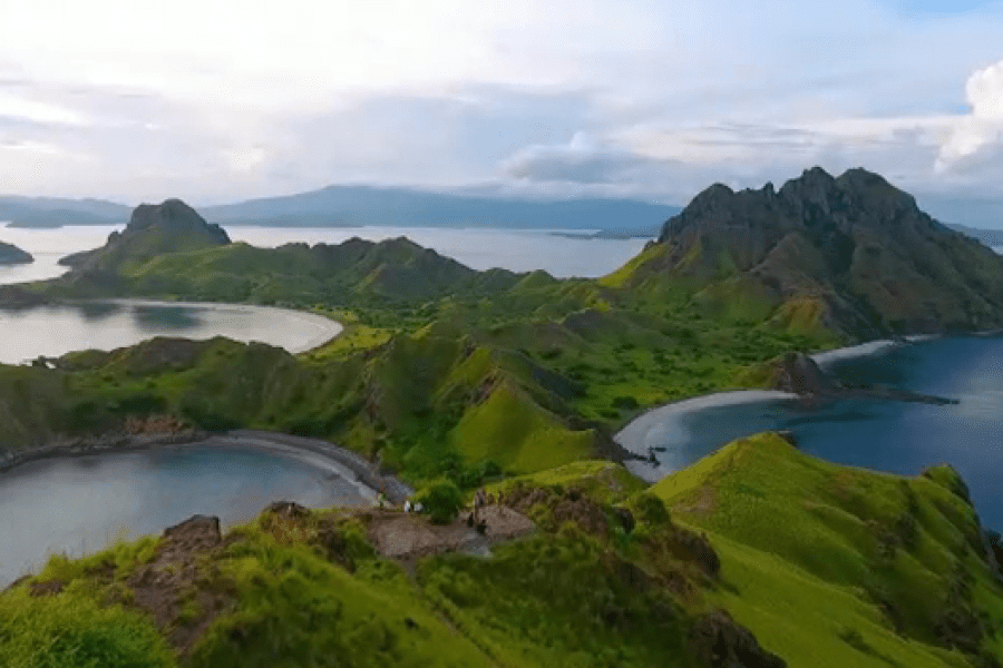 This 2-day liveaboard komodo adventure takes you from Bali to the stunning Komodo National Park.